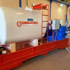 Mobile skid for storage, filtering, supply and control of fuel and AdBlue/DEF