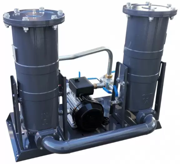 Synthetic lubricant filtration of compressors